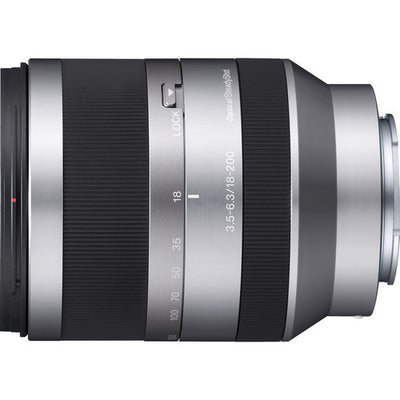 Sony E 18–200 mm f/3,5–6,3 OSS-Objektiv (Silber)