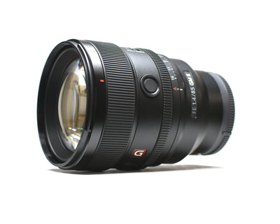 Sony FE 85 mm f/1.4 GM II Objektiv SEL85F14GM2 - 10-teiliges Zubehörpaket