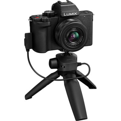 Spiegellose Kamera Panasonic Lumix G100 mit 12-32-mm-Objektiv und Stativgriff-Kit