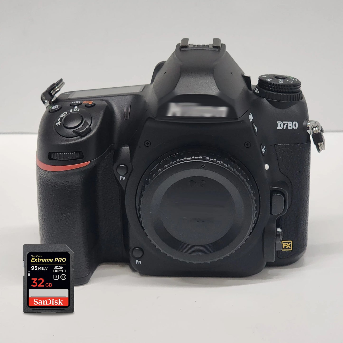 Nikon D780 DSLR-Kamera 1618 (nur Gehäuse) + SanDisk Extreme Pro 32 GB SD