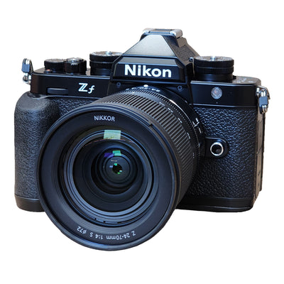 Nikon Zf spiegellose Kamera mit 24-70 mm f/4 Objektiv – 1772