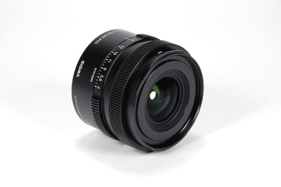 Sigma 17mm f/4 DG DN Contemporary-Objektiv (Sony E) 415965 - 7-teiliges Zubehörpaket