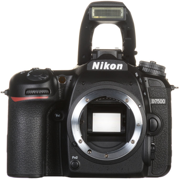 Nikon D7500 DSLR mit AF-S VR NIKKOR 18–105 mm VR-Objektiv