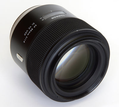 Tamron SP 85mm f/1.8 Di VC USD Objektiv für Nikon F AFF016N700 - Zubehörpaket