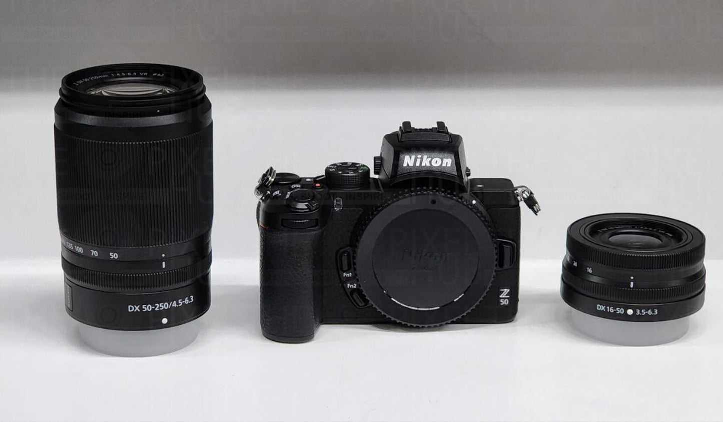 Spiegellose Nikon Z50-Kamera mit 16–50 mm und 50–250 mm Objektiven – 8er-Paket