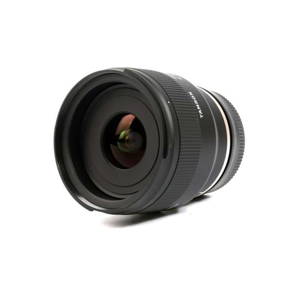 Tamron 20mm f/2.8 Di III OSD M 1:2 Objektiv für Sony E F050 - 7-teiliges Zubehörpaket