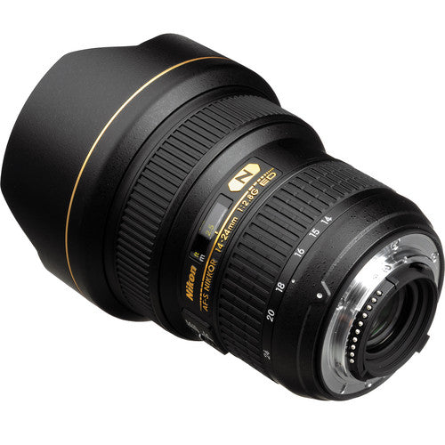 Nikon AF-S NIKKOR 14–24 mm 1:2,8G ED-Objektiv 2163 + Tasche + 32 GB + Stativpaket