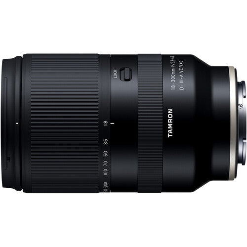 Tamron 18–300 mm f/3,5–6,3 Di III-A VC VXD-Objektiv für Sony E – 7-teiliges Zubehörpaket