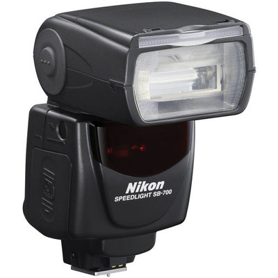 Nikon SB-700 AF Speedlight mit 4 AA-Batterien + Ladegerät + Diffusor-Paket