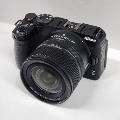 Nikon Z30 mit Z DX 12–28 mm F/3,5–5,6 PZ VR-Objektiv