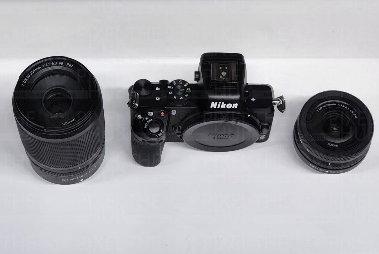 Spiegellose Nikon Z50-Kamera mit 16–50 mm und 50–250 mm Objektiven – 8er-Paket