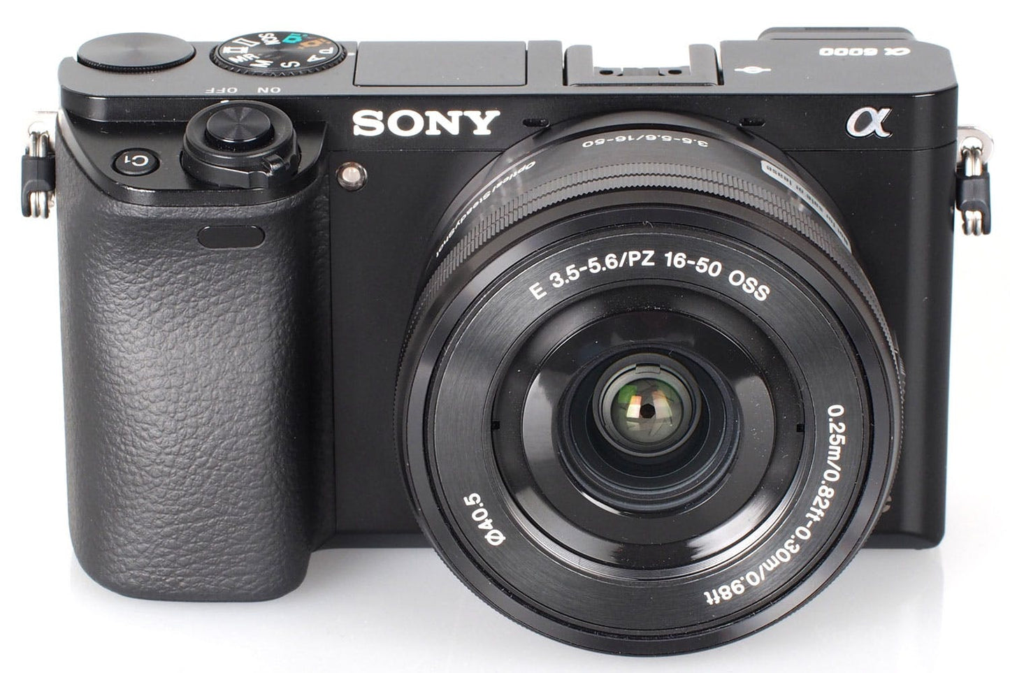 Sony Alpha a6000 spiegellose Digitalkamera mit 16-50-mm-Objektiv, Schwarz – 32-GB-Paket