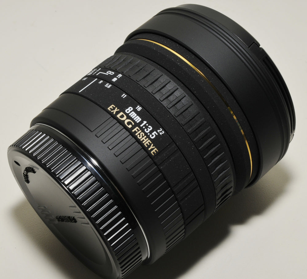 Sigma 8mm f/3.5 EX DG Zirkulares Fischaugenobjektiv (Nikon SLR-Kameras) Starterpaket