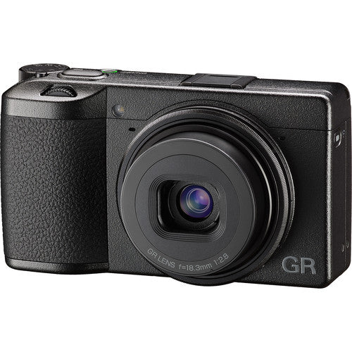 Ricoh GR III Digitalkamera 15039 + 32 GB + Stativ + Taschenpaket