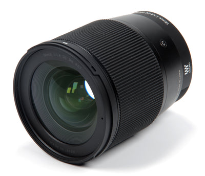 Sigma 16mm f/1.4 DC DN Contemporary-Objektiv für FUJIFILM X – 7-teiliges Zubehörpaket