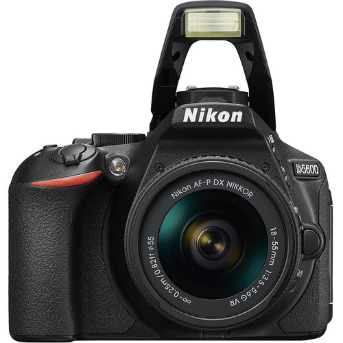 Nikon D5600 DSLR-Kamera mit 18–55 mm und 70–300 mm VR – Essential 64 GB-Paket