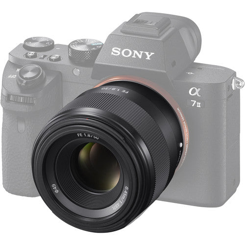 Sony FE Autofokus-Motor 50 mm f/1.8 Objektiv (Schwarz) - Essential UV-Filter-Paket