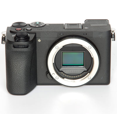 Sony a6700 spiegellose Kamera (Gehäuse) ILCE-6700 - 7-teiliges Zubehörpaket