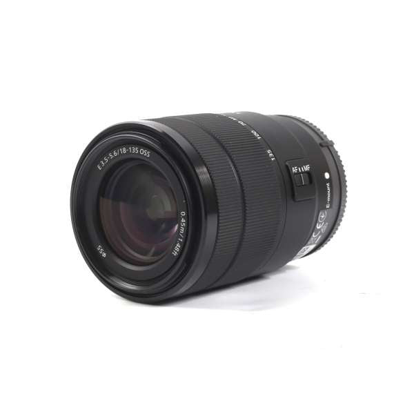 Sony Alpha a6400 spiegellose Digitalkamera mit 18-135-mm-Objektiv + LED-Lichtpaket