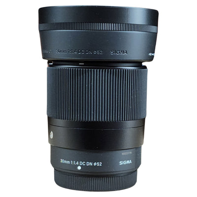 Sigma 30mm f/1.4 DC DN Contemporary-Objektiv für Fujifilm X – 7-teiliges Zubehörpaket