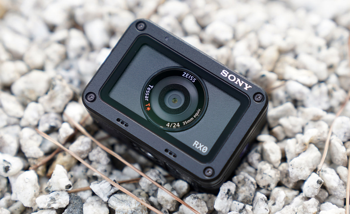 Sony RX0 Ultrakompakte wasserdichte/stoßfeste Kamera DSC-RX0 - 7-teiliges Zubehörset