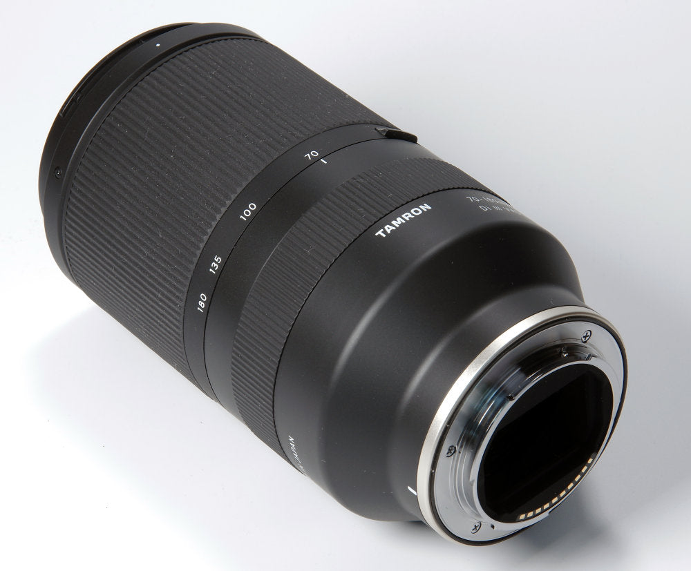 Tamron 70-180 mm f/2.8 Di III VXD-Objektiv für Sony E – 7-teiliges Zubehörpaket