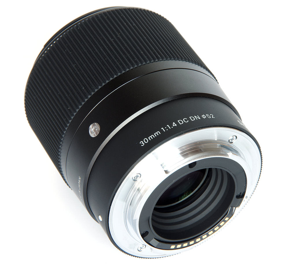 Sigma 30mm f/1.4 DC DN Contemporary-Objektiv für Canon EF-M – 7-teiliges Zubehörpaket