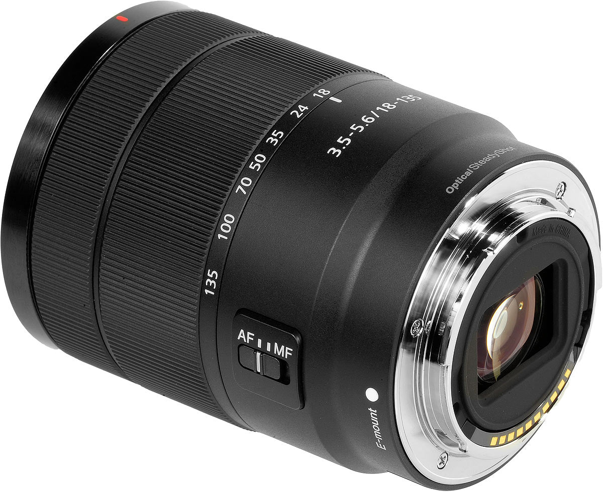 Sony E 18–135 mm f/3,5–5,6 OSS-Objektiv SEL18135 (weiße Box) – 7-teiliges Zubehörpaket