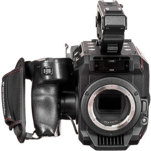 Panasonic AU-EVA1 Kompakte 5,7K Super 35-mm-Kinokamera + 64 GB + Gehäusepaket