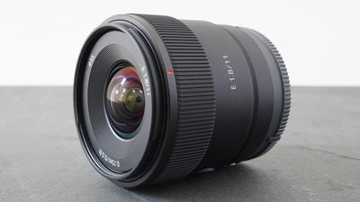 Sony E 11 mm f/1.8 Objektiv SEL11F18 - 7-teiliges Zubehörpaket