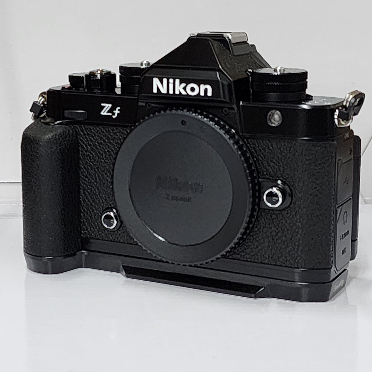 Nikon Zf spiegellose Kamera 1761 – 7-teiliges Zubehörpaket