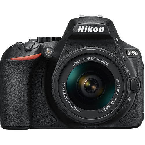 Nikon D5600 DSLR-Kamera mit 18–55 mm und 70–300 mm VR – Essential 64 GB-Paket