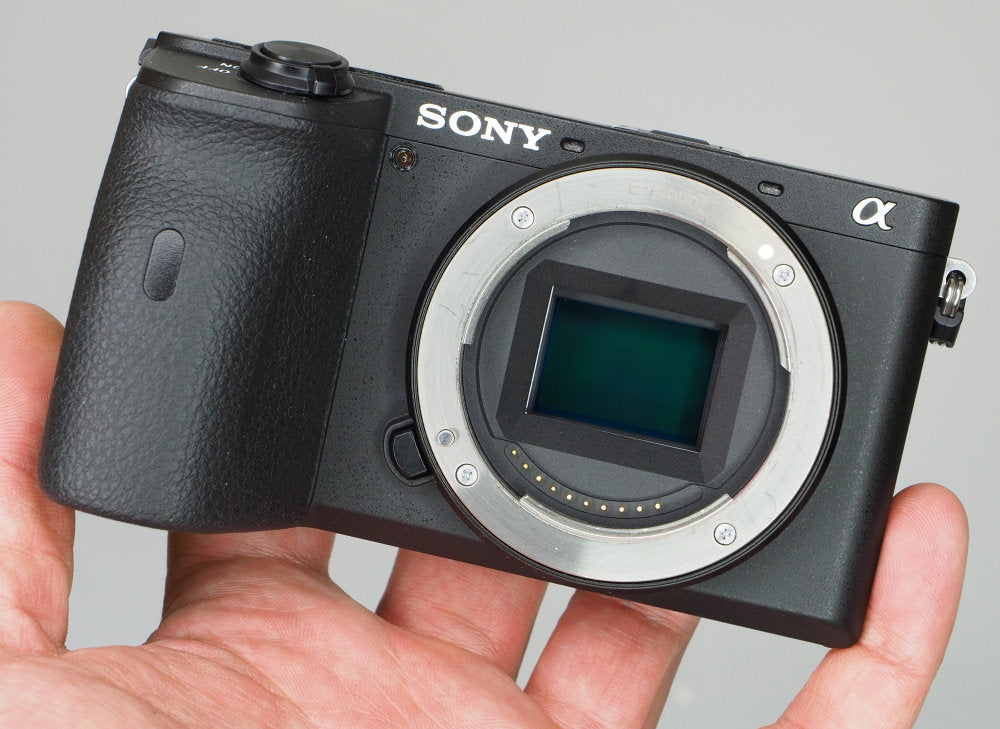 Spiegellose Digitalkamera Sony Alpha a6600 (nur Gehäuse) – 7-teiliges Zubehörpaket