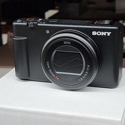 Sony ZV-1 II Digitalkamera (Schwarz) ZV1M2/B - 7-teiliges Zubehörpaket