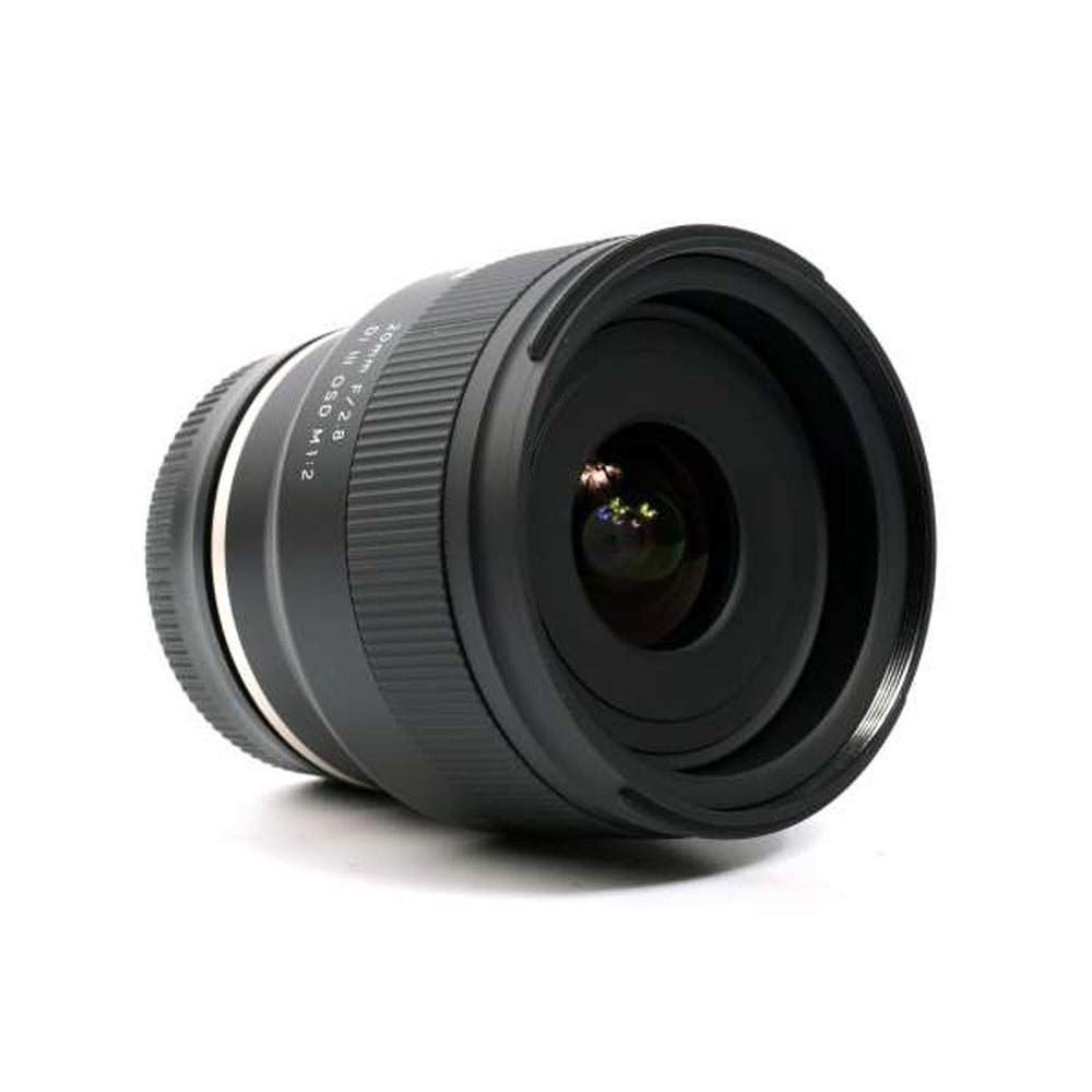 Tamron 24 mm f/2.8 Di III OSD M 1:2 Objektiv für Sony E F051 - 7-teiliges Zubehörpaket