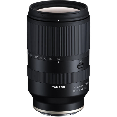 Tamron 18–300 mm f/3,5–6,3 Di III-A VC VXD-Objektiv für Sony E – 15-teiliges Zubehörset